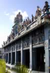 Mauritius_other_temple_1590.jpg (78kb)